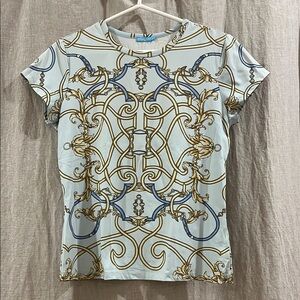 J. McLaughlin Blue Cream Graphic Fitted Short Sleeve Tee